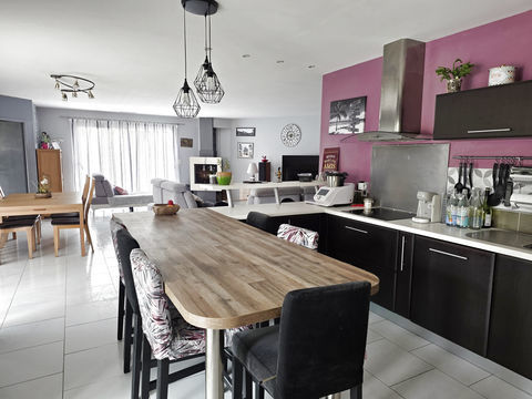   MAISON FAMILIALE T7 Maison - 7 pi�ce(s) - 200 m�