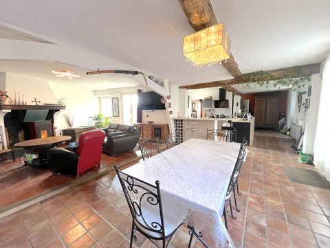   Maison en pierre T7 avec terrasse Maison - 7 pi�ce(s) - 180 m�