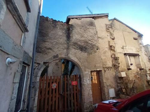   A vendre � Ch�teau-L'Ev�que! Propri�t�/ch�teau - 5 pi�ce(s) - 220 m�