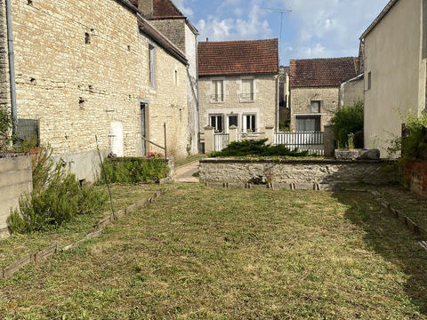   Maison de village � r�nover dans la vall�e de la cure. Maison - 5 pi�ce(s) - 104 m�