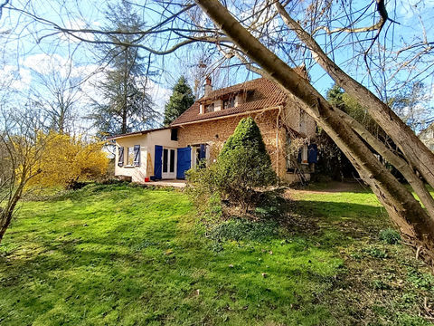   A moins de 6 kms de DONZY, et 2h de PARIS, belle maison au charme de l'ancien. Maison - 3 pi�ce(s) - 84 m�