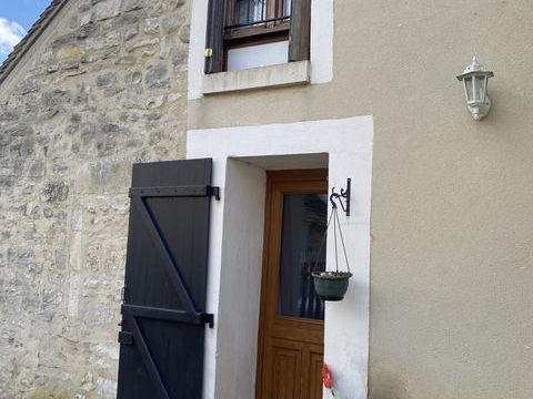   A vendre charmante maison de village situ�e dans la vall�e de l'Yonne. Maison - 5 pi�ce(s) - 85 m�