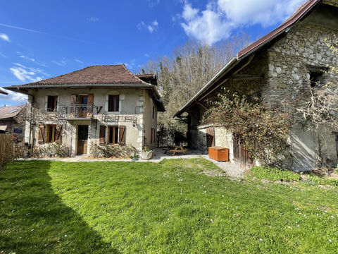   Beaucoup de Cachet Maison - 4 pi�ce(s) - 110 m�