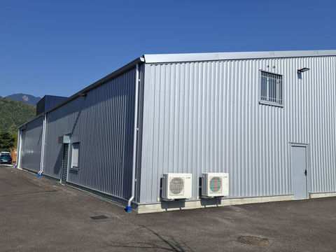 LOCAL D'ACTIVITE AVEC CENTRALE DE PRODUCTION PHOTOVOLTA&Iuml;QUE 790000 38530 Chapareillan