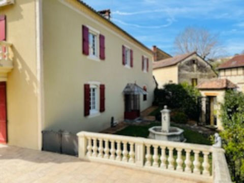   Maison de caract�re de type 7 avec jardin - Saint Laurent les Tours Maison - 7 pi�ce(s) - 233 m�