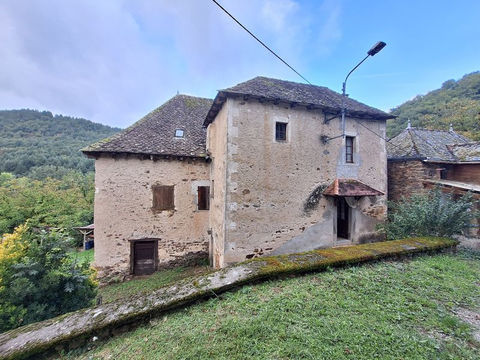   Maison de caract�re type 4, � r�nover, avec grange Maison - 4 pi�ce(s) - 104 m�