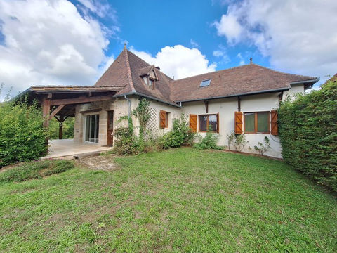   Ensemble maison de caract�re r�nov�e avec piscine-grange-garage et maison � r�nover Maison - 5 pi�ce(s) - 136 m�