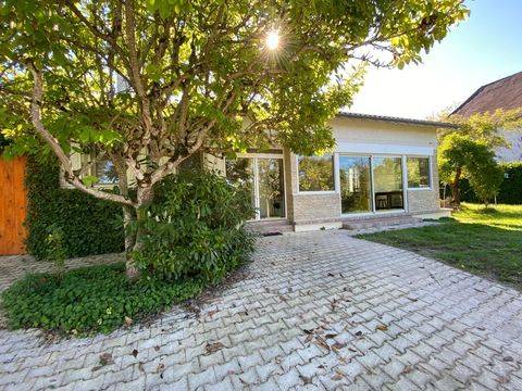   Maison 5 chambres avec picine Maison - 7 pi�ce(s) - 143 m�