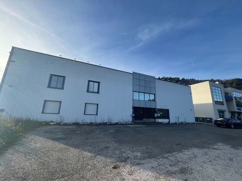 B&acirc;timent commercial dans zone historique de CAHORS 8000 46000 Cahors