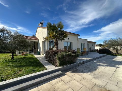   Maison T6 de plain-pied avec piscine Maison - 7 pi�ce(s) - 189 m�