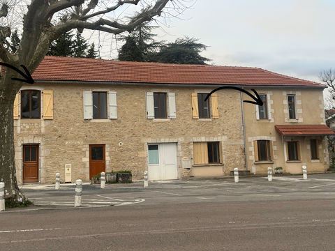   Appartement T3 au 1 er �tage  -Plein centre de Gramat Appartement - 3 pi�ce(s) - 69 m�