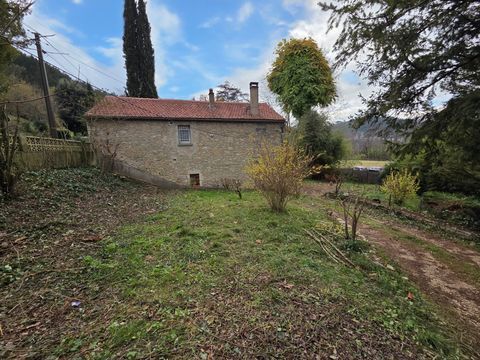   Charmante maison en pierre sur terrain de 4000m� Maison - 4 pi�ce(s) - 87 m�