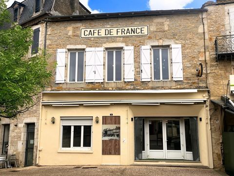 LOCAL COMMERCIAL AVEC APPARTEMENT RENOVE 1900 46500 Gramat