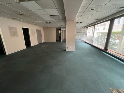 Grand local commercial de 144m&sup2; 1320 46000 Cahors