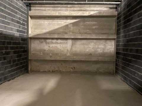 Box à louer 38 m2 à 97m2 506 33370 Tresses