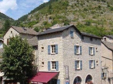 Vente H&ocirc;tel-restaurant 350 m&sup2; 144500 48210 Sainte-enimie