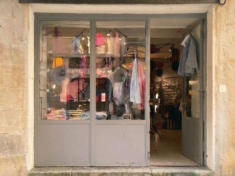 Vente Boutique/Local commercial 35 m&sup2; 88000 30700 Uz�s