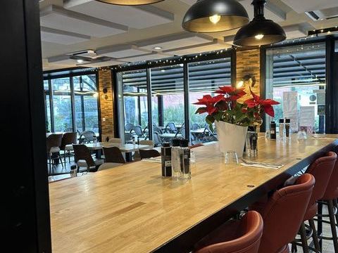 Vente Bar-brasserie 200 m&sup2; 421200 84660 Maubec