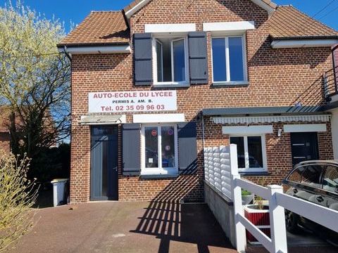 Vente Local d'activit&eacute;s 40 m&sup2; 99000 76440 Forges-les-eaux