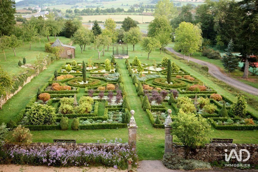 � vendre  Propri�t�/ch�teau Saint-Georges (15100)