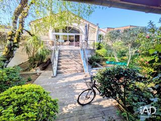  Maison � vendre 9 pi�ces 319 m�