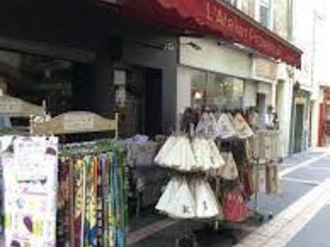 Vente Boutique/Local commercial 90 m&sup2; 60000 84400 Apt