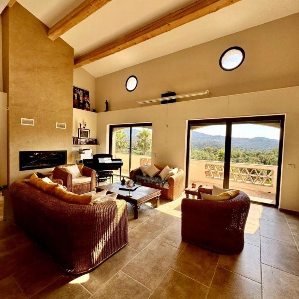 � vendre  Maison Le Plan-de-la-Tour (83120)