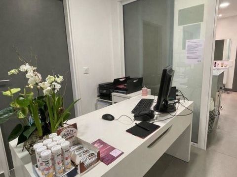 Vente Murs commerciaux 70 m&sup2; 326000 60260 Lamorlaye