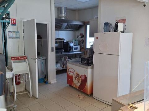 Vente Boulangerie 131 m&sup2; 220000 30640 Beauvoisin