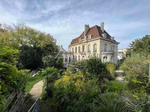 <br/>RARE en plein centre ville, splendide hôtel particulier du XIX ème, entièrement restauré il y à 15 ans, plus de 1000 M² dan 1795000 86100 Chatellerault