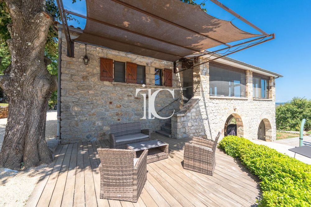 � vendre  Villa Largenti�re (07110)