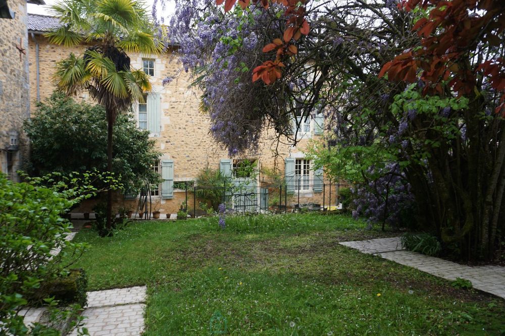 � vendre  Villa Nontron (24300)