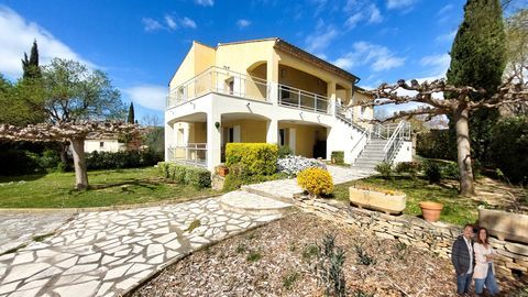  Maison Villa - 9 pi�ce(s) - 240 m�
