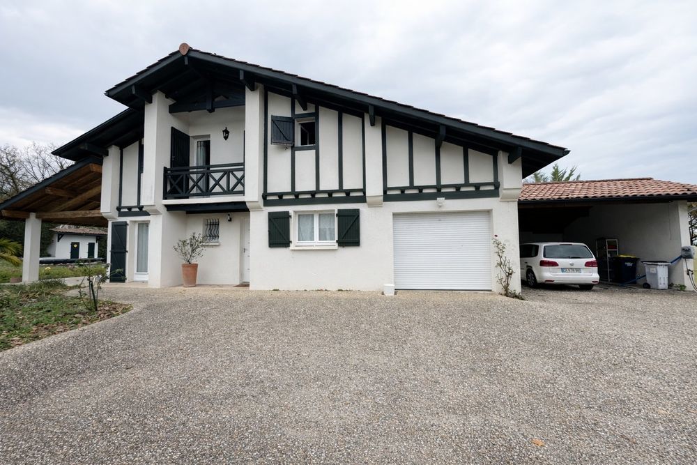 � vendre  Villa Ustaritz (64480)