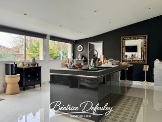  Villa � vendre 9 pi�ces 350 m�