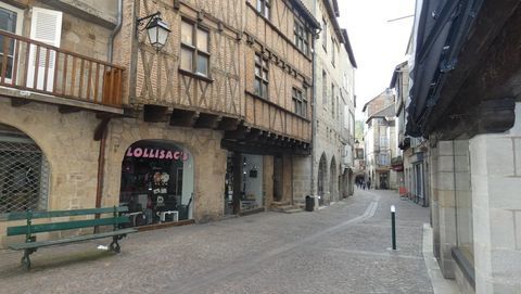 Local commercial 750 46100 Figeac