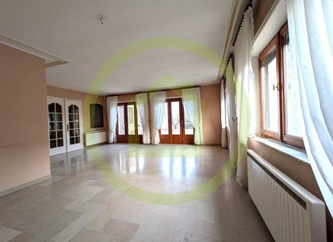   Maison Maison - 9 pi�ce(s) - 239 m�