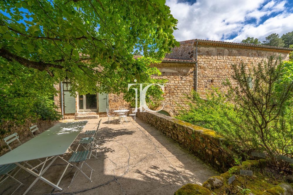 � vendre  Villa Vinezac (07110)