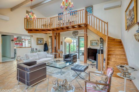   Maison de caract�re Maison - 8 pi�ce(s) - 226 m�