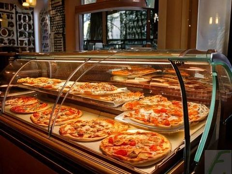 Local commercial 226800 73000 Chambery