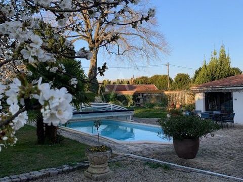   Maison Maison - 10 pi�ce(s) - 263 m�