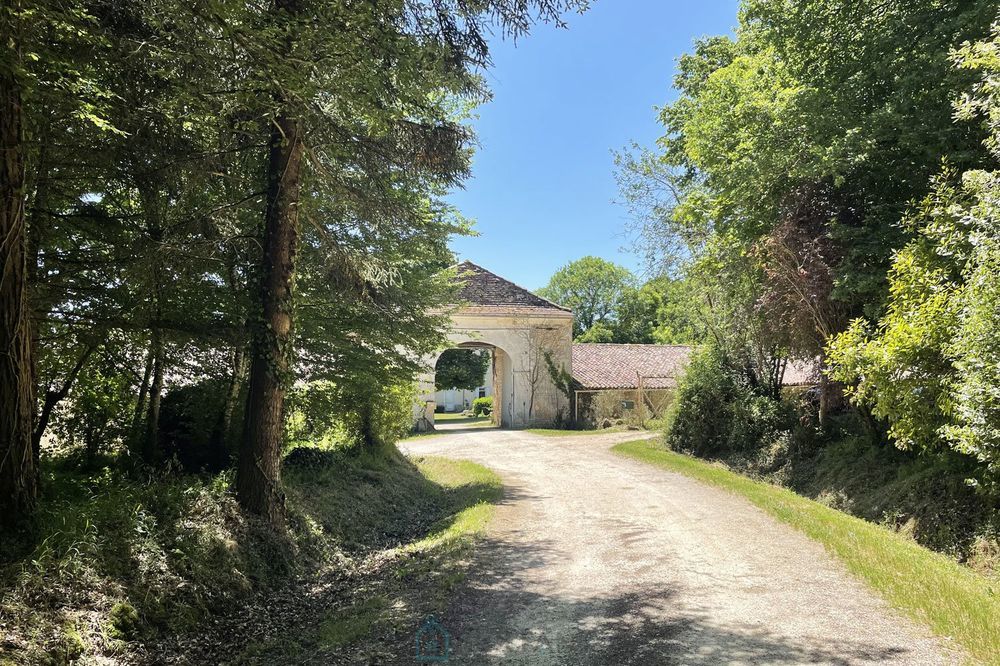 � vendre  Villa Barbezieux-Saint-Hilaire (16300)
