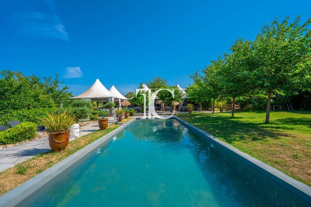 � vendre  Villa Uz�s (30700)