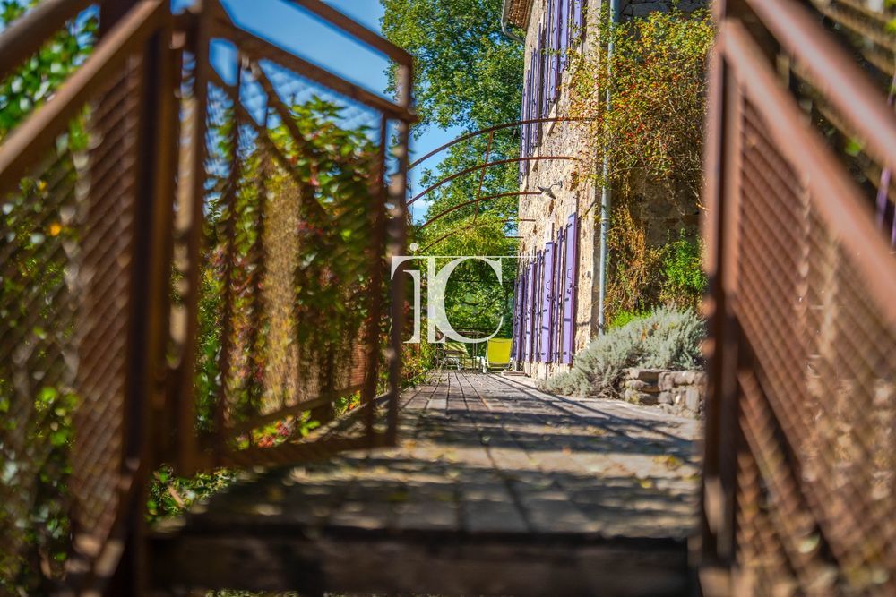 � vendre  Villa Banne (07460)