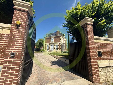   Maison Maison - 8 pi�ce(s) - 240 m�