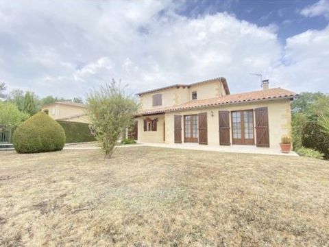   Maison Villa - 8 pi�ce(s) - 200 m�