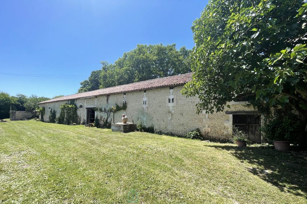 � vendre  Villa Barbezieux-Saint-Hilaire (16300)