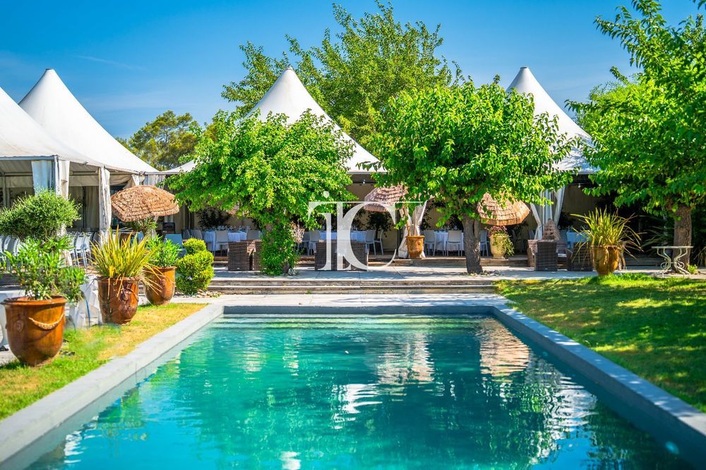 � vendre  Villa Uz�s (30700)