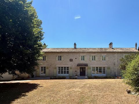   Maison de caract�re Maison - 10 pi�ce(s) - 335 m�