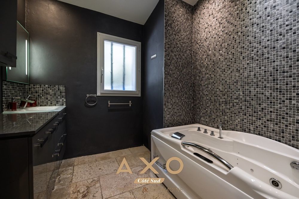 � vendre  Villa Jouques (13490)